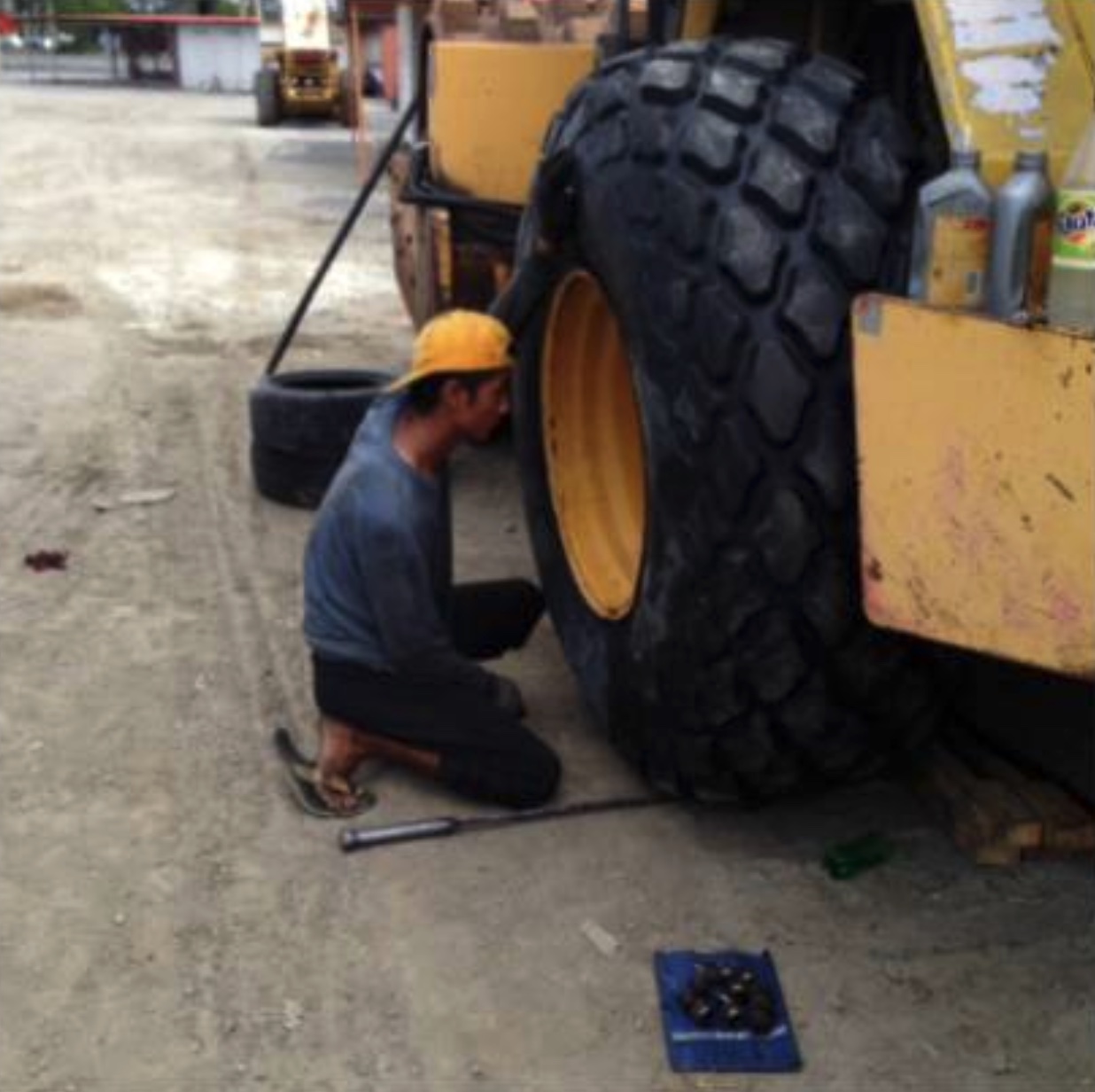 7 - https://อภิเดชการยาง.com | บริการปะยางฉุกเฉิน 24 ชั่วโมง พร้อมจำหน่ายยางใหม่และยางมือสองคุณภาพดี ราคาคุ้มค่า ครอบคลุมพื้นที่สมุทรปราการ ชลบุรี ปทุมธานี อยุธยา การันตีถึงไวใน 30 นาที เพื่อให้คุณมั่นใจทุกการเดินทาง